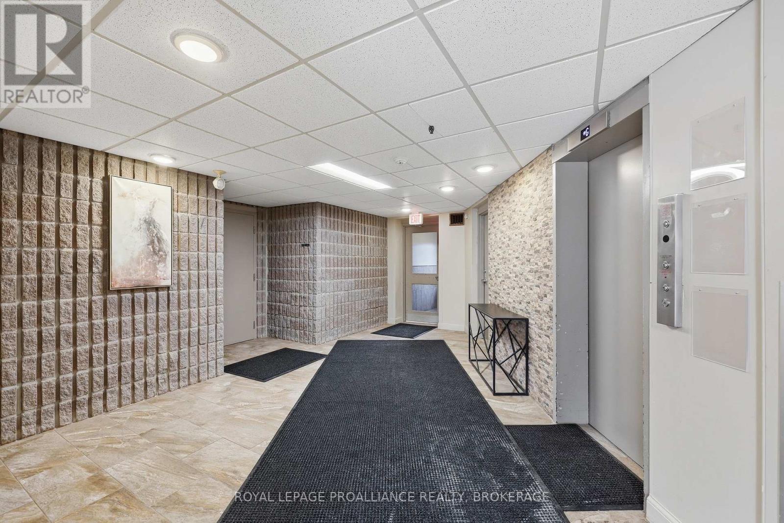 215 - 17 Eldon Hall Place, Kingston, Ontario  K7M 7H5 - Photo 3 - X12892058