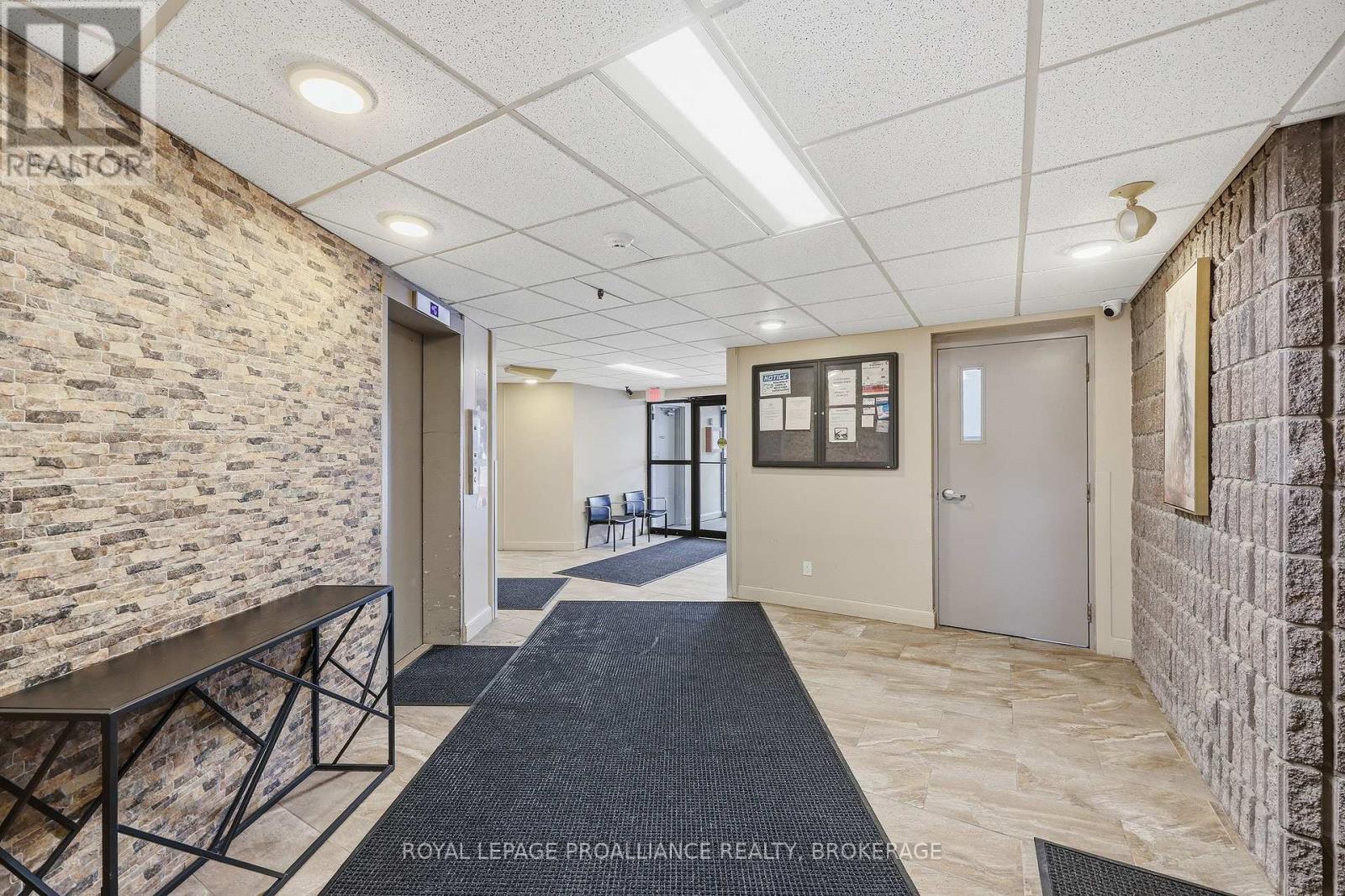 215 - 17 Eldon Hall Place, Kingston, Ontario  K7M 7H5 - Photo 4 - X12892058