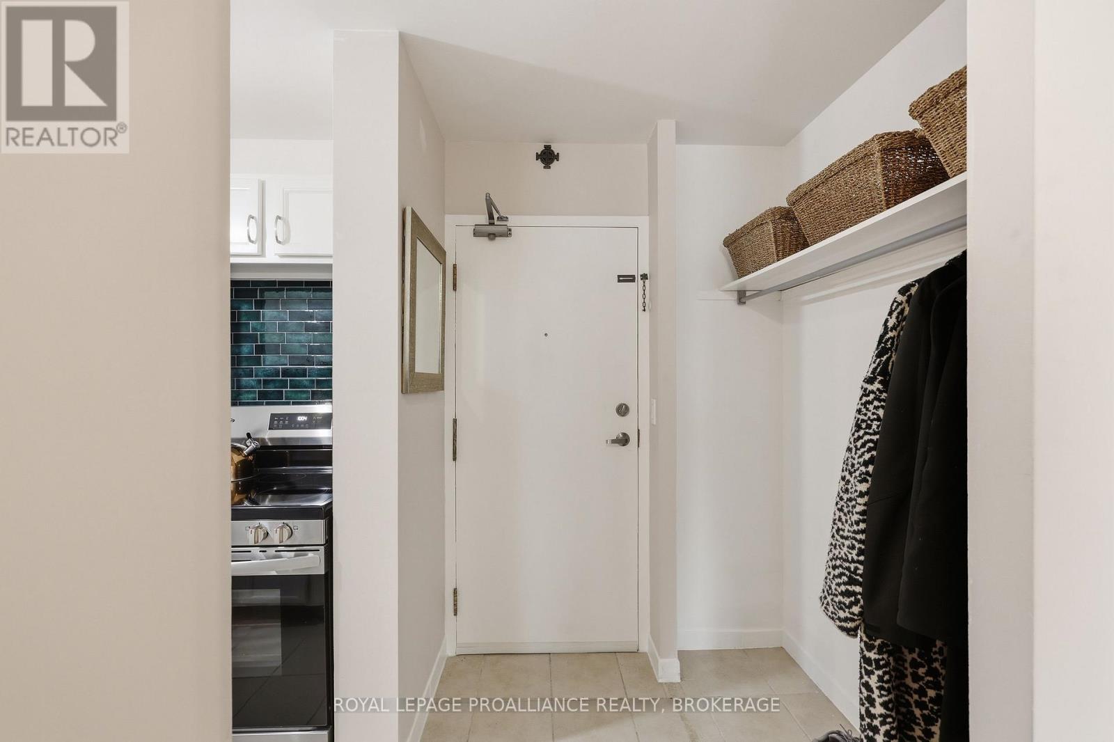 215 - 17 Eldon Hall Place, Kingston, Ontario  K7M 7H5 - Photo 6 - X12892058