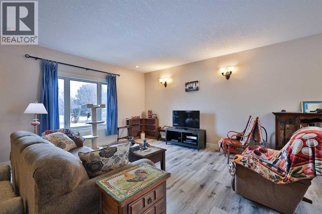 501 6 Avenue, Warner, Alberta  T0K 2L0 - Photo 8 - A2279254