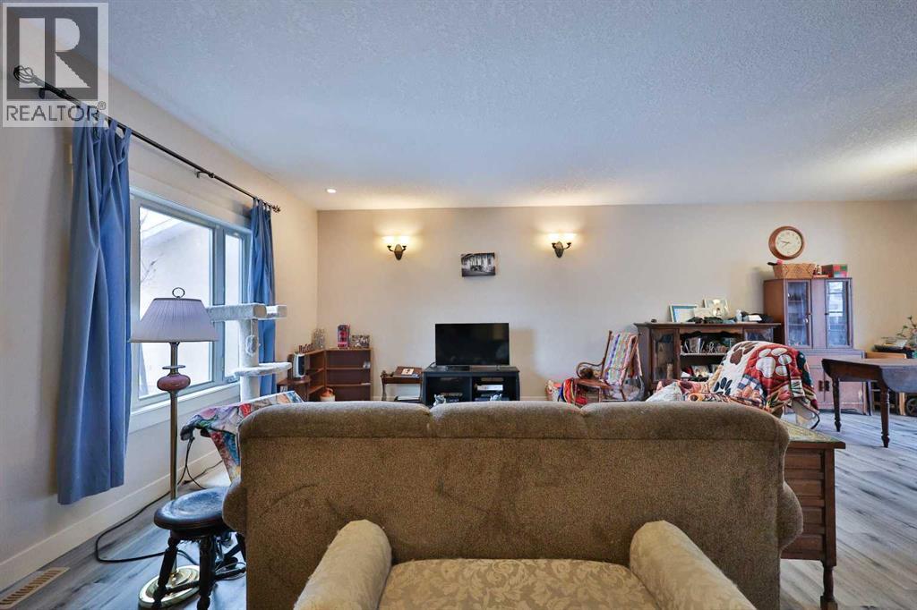 501 6 Avenue, Warner, Alberta  T0K 2L0 - Photo 10 - A2279254