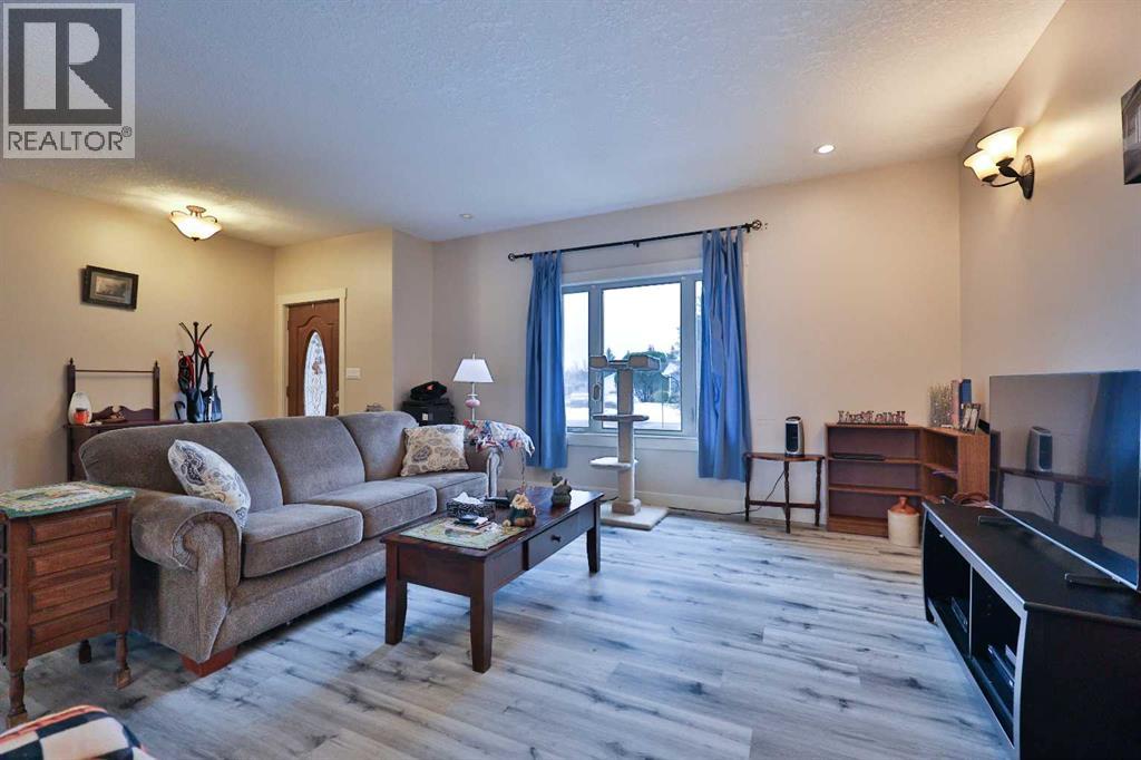 501 6 Avenue, Warner, Alberta  T0K 2L0 - Photo 9 - A2279254