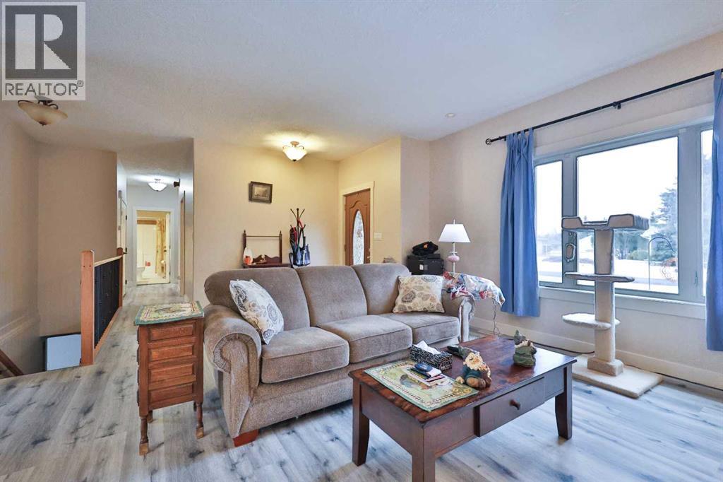 501 6 Avenue, Warner, Alberta  T0K 2L0 - Photo 11 - A2279254