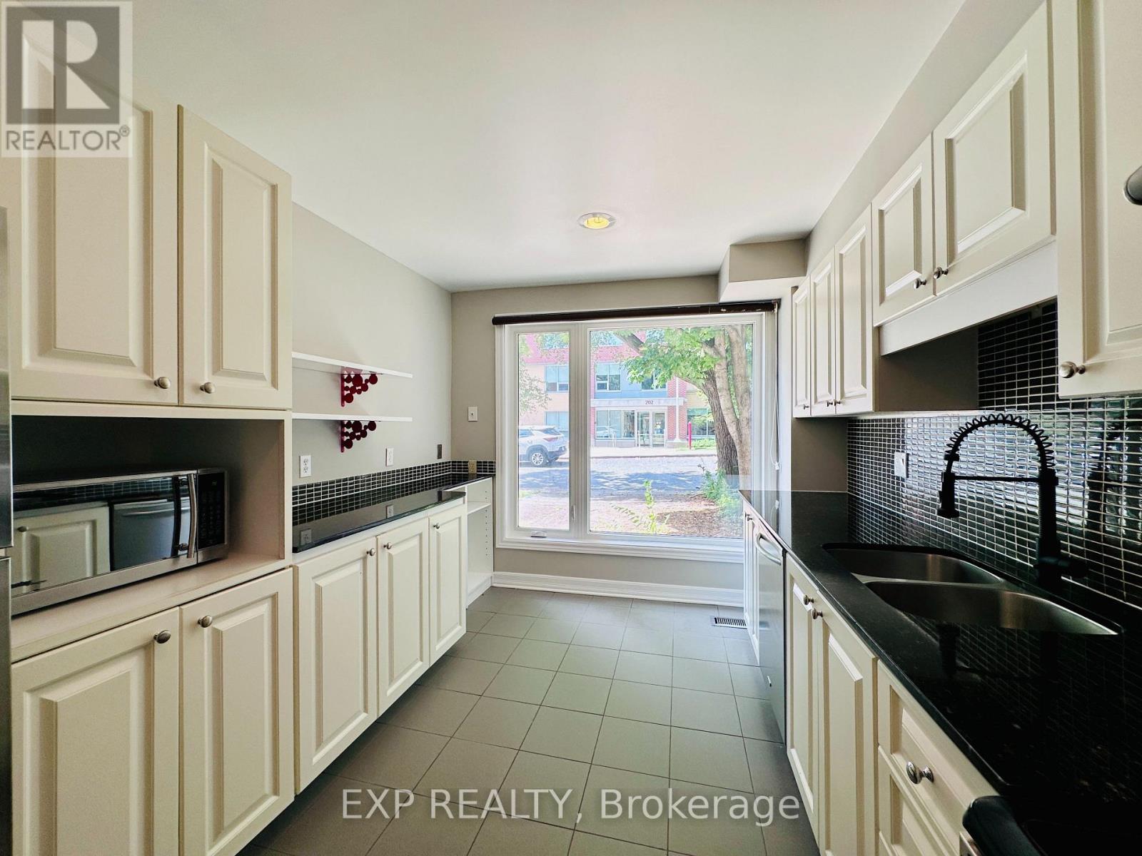 195 Henderson Avenue, Ottawa, Ontario  K1N 7P7 - Photo 11 - X12891948