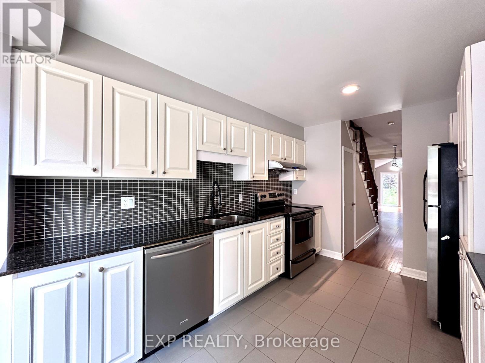 195 Henderson Avenue, Ottawa, Ontario  K1N 7P7 - Photo 14 - X12891948