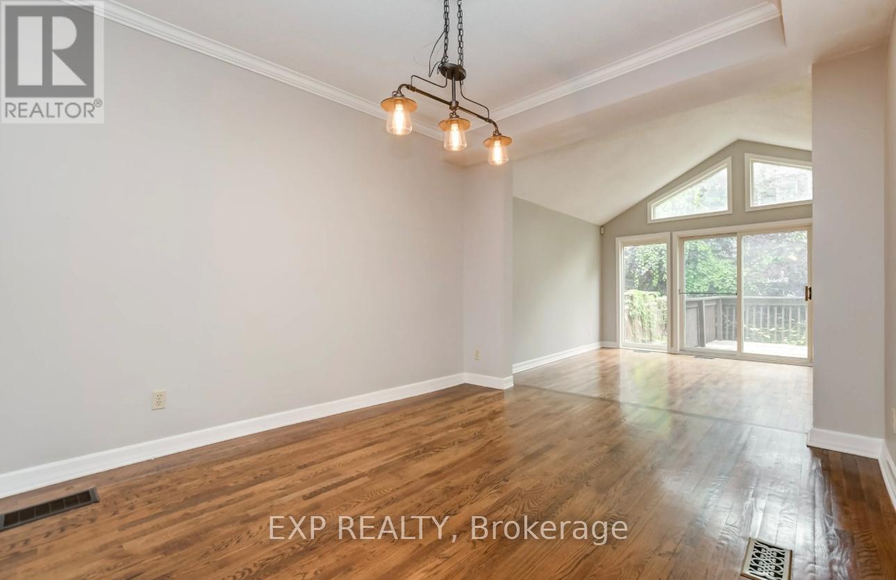 195 Henderson Avenue, Ottawa, Ontario  K1N 7P7 - Photo 6 - X12891948