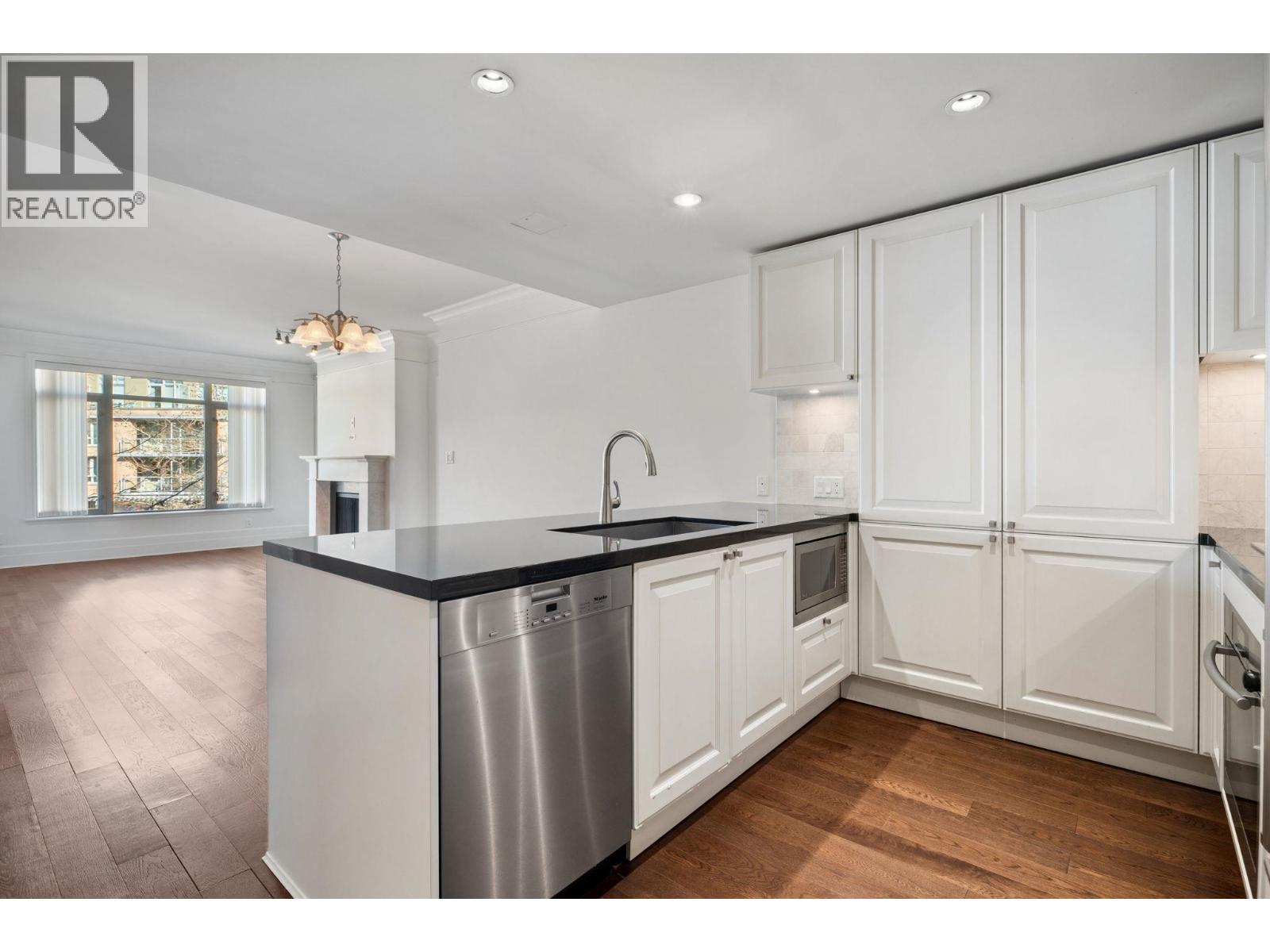 300 533 Waters Edge Crescent, West Vancouver, British Columbia  V7T 0A2 - Photo 13 - R3054069