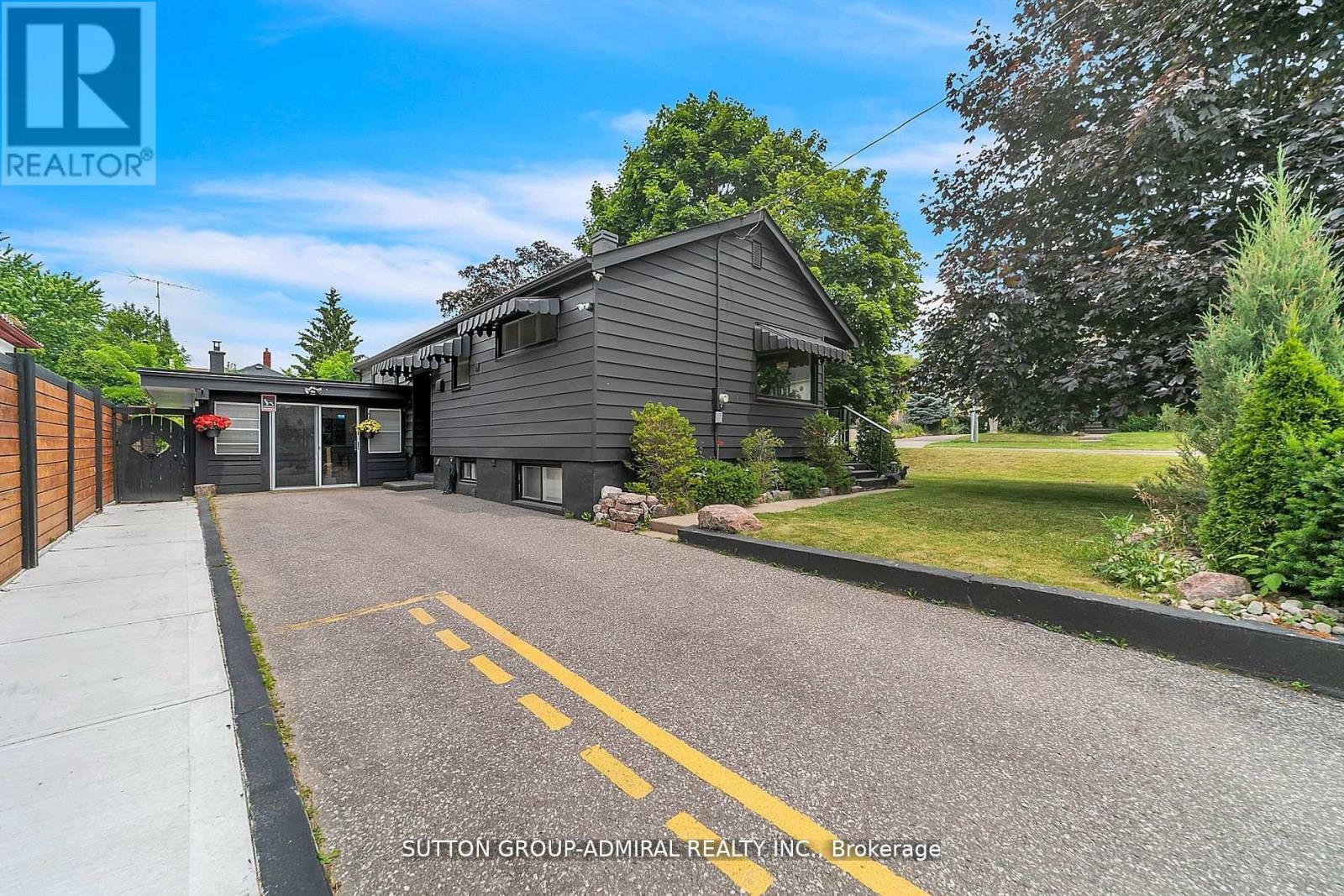 212 ST. PETER STREET, Whitby, Ontario