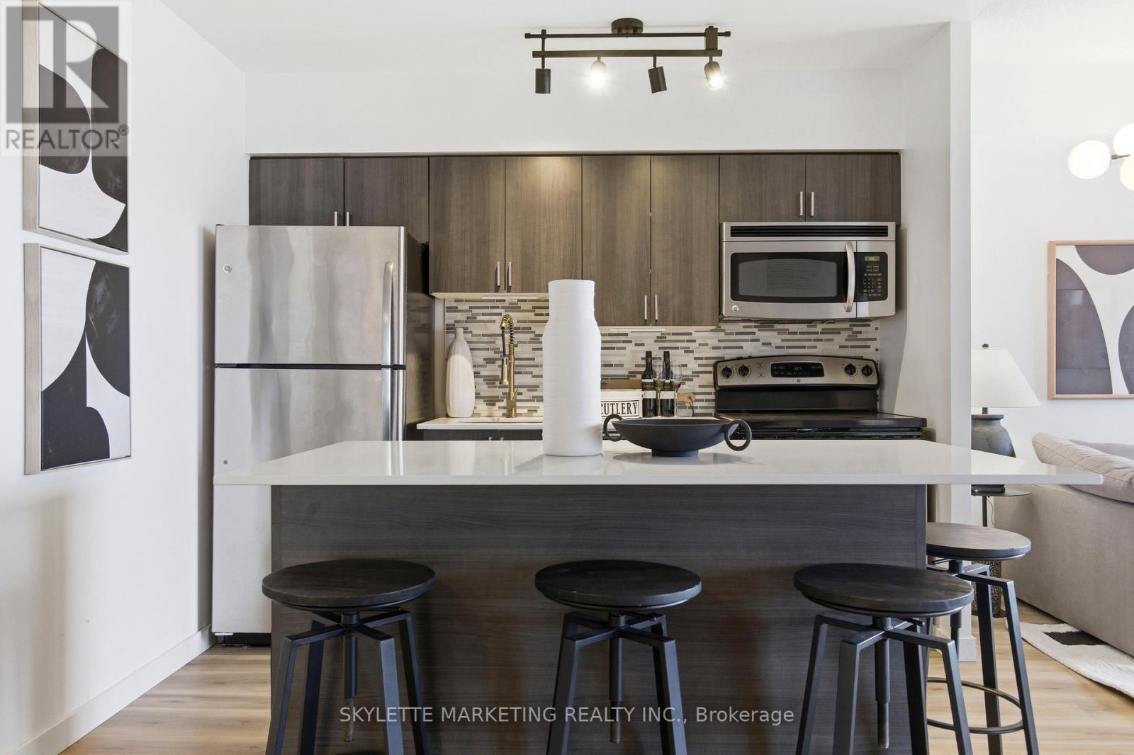 701 - 801 Sheppard Avenue W, Toronto (Clanton Park), Ontario  M3H 0A8 - Photo 8 - C12892034