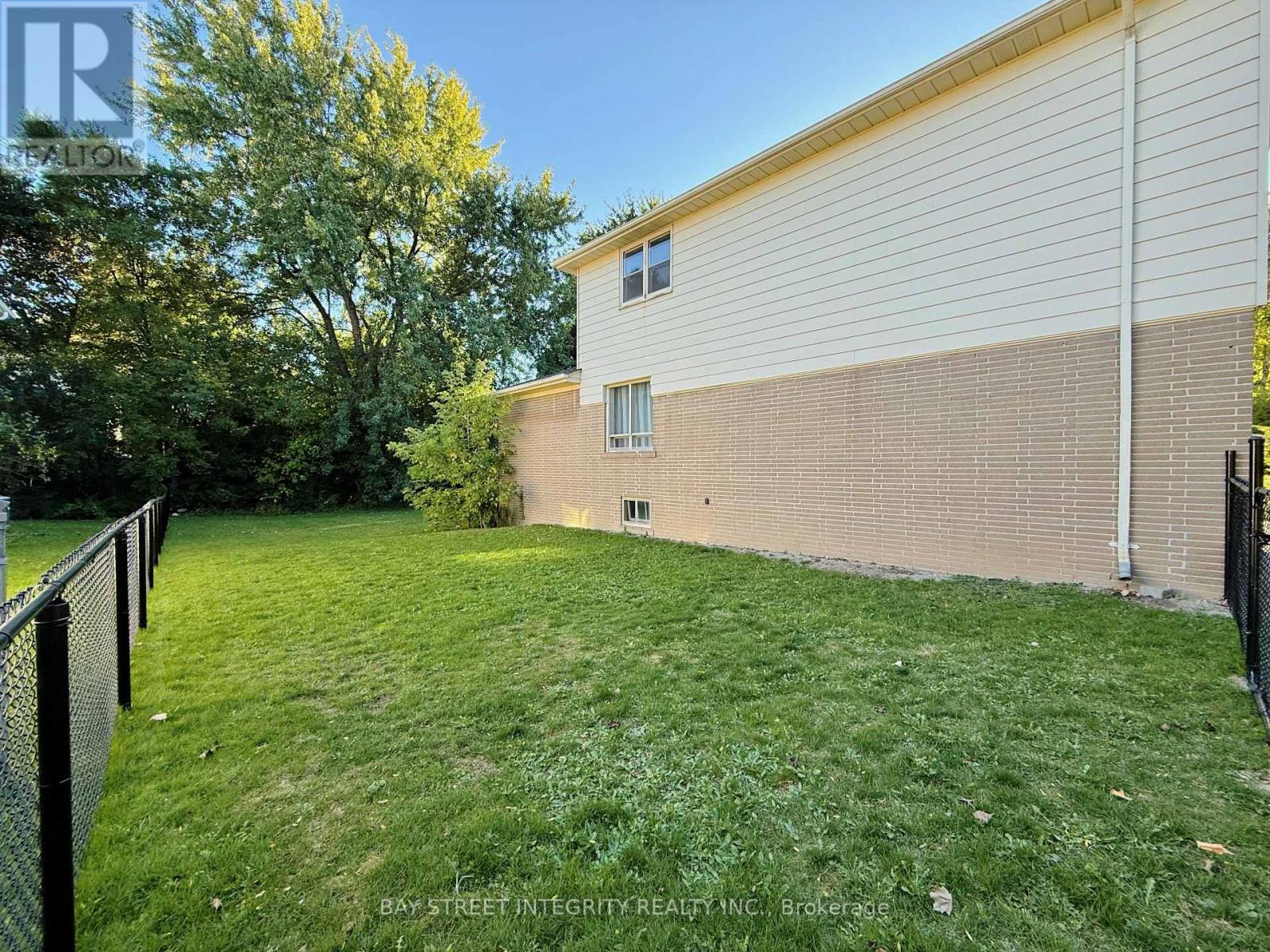 143 Munro Boulevard, Toronto, Ontario  M2P 1C9 - Photo 5 - C12892048