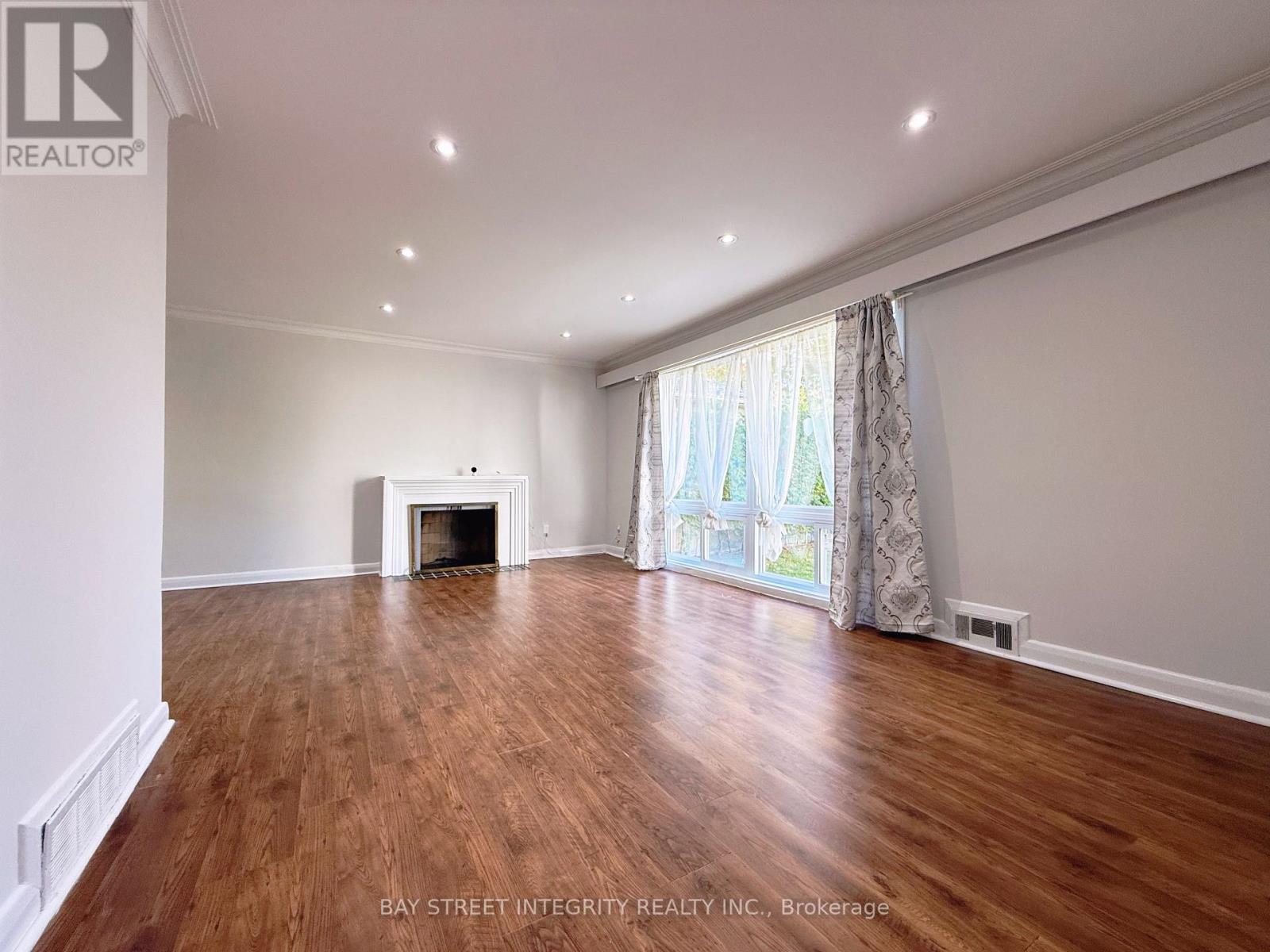 143 Munro Boulevard, Toronto, Ontario  M2P 1C9 - Photo 8 - C12892048