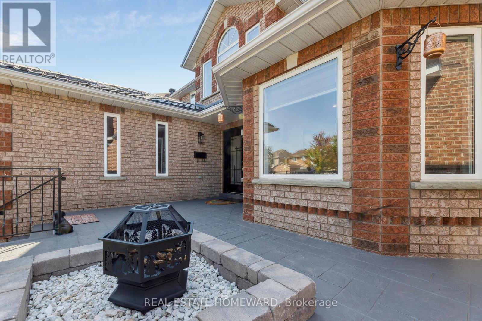 1566 Oakburn Street, Pickering, Ontario  L1V 6W1 - Photo 2 - E12891964