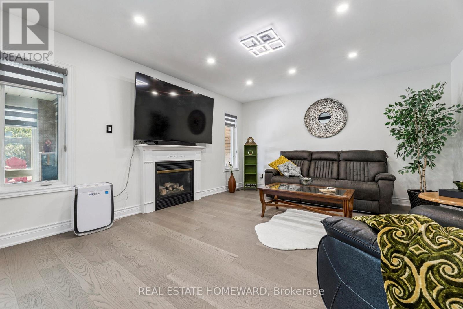 1566 Oakburn Street, Pickering, Ontario  L1V 6W1 - Photo 9 - E12891964