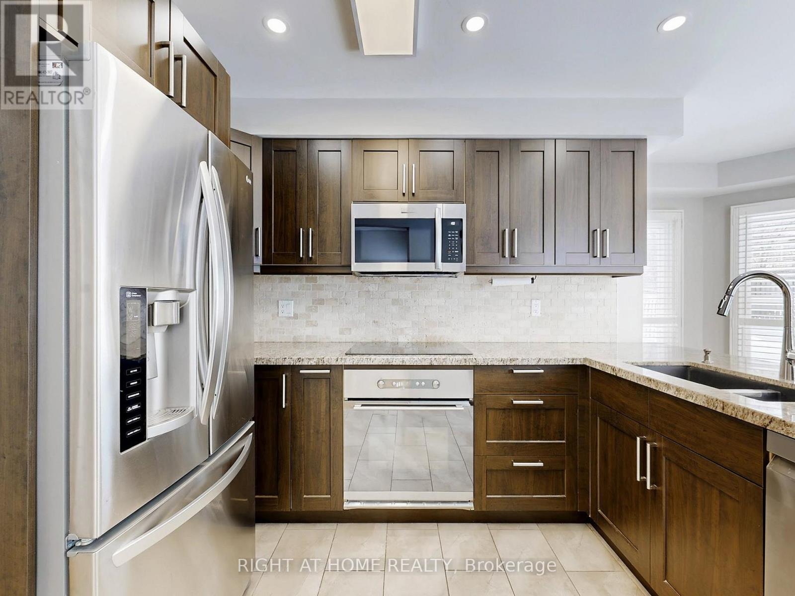 Main - 11 Hawker Court, Ajax (Central West), Ontario  L1T 3N1 - Photo 7 - E12891990