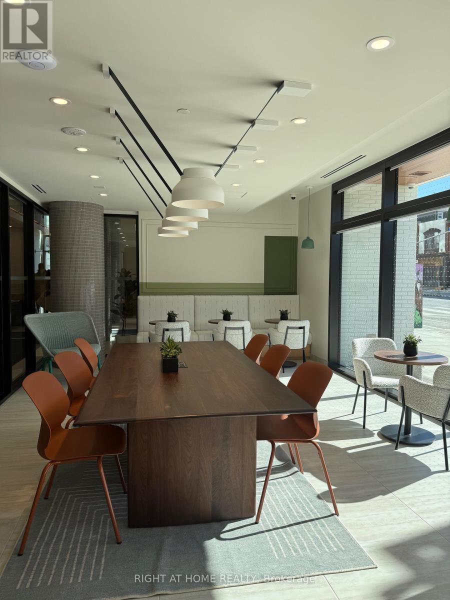 402 - 1660 Bloor Street W, Toronto (High Park North), Ontario  M6P 0C6 - Photo 5 - W12891630