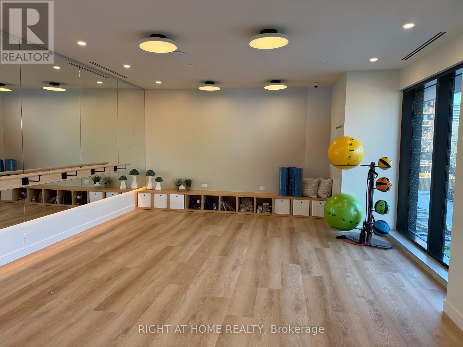 402 - 1660 Bloor Street W, Toronto (High Park North), Ontario  M6P 0C6 - Photo 8 - W12891630