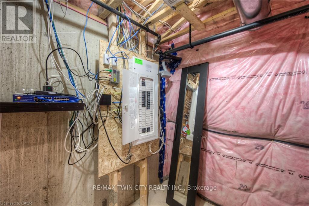 91 Pony Way, Kitchener, Ontario  N0B 2E0 - Photo 37 - X12839094