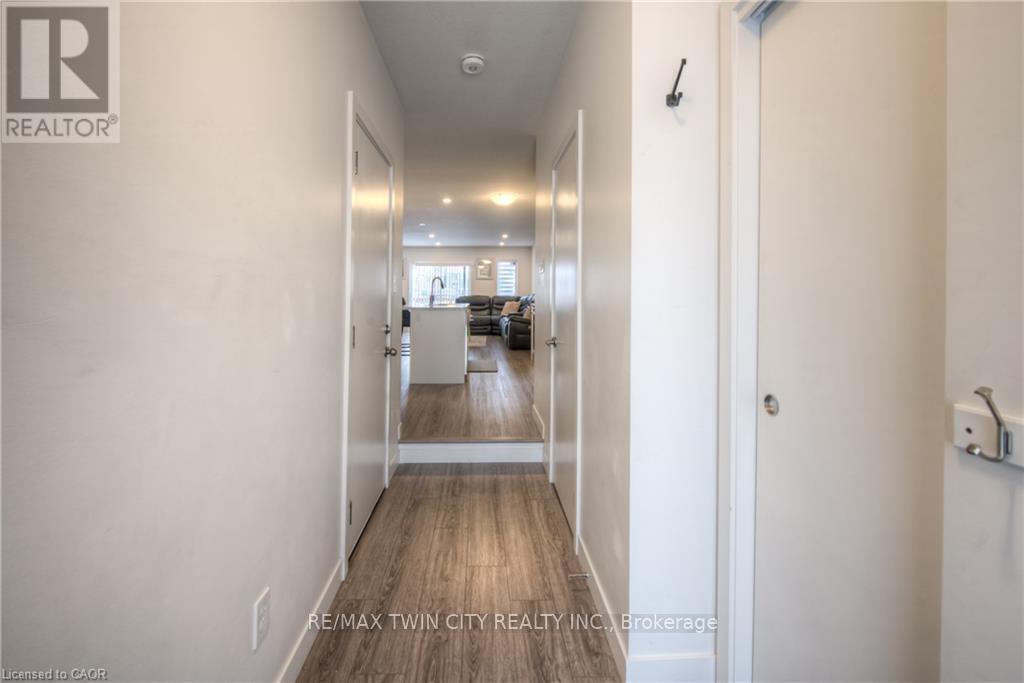 91 Pony Way, Kitchener, Ontario  N0B 2E0 - Photo 6 - X12839094