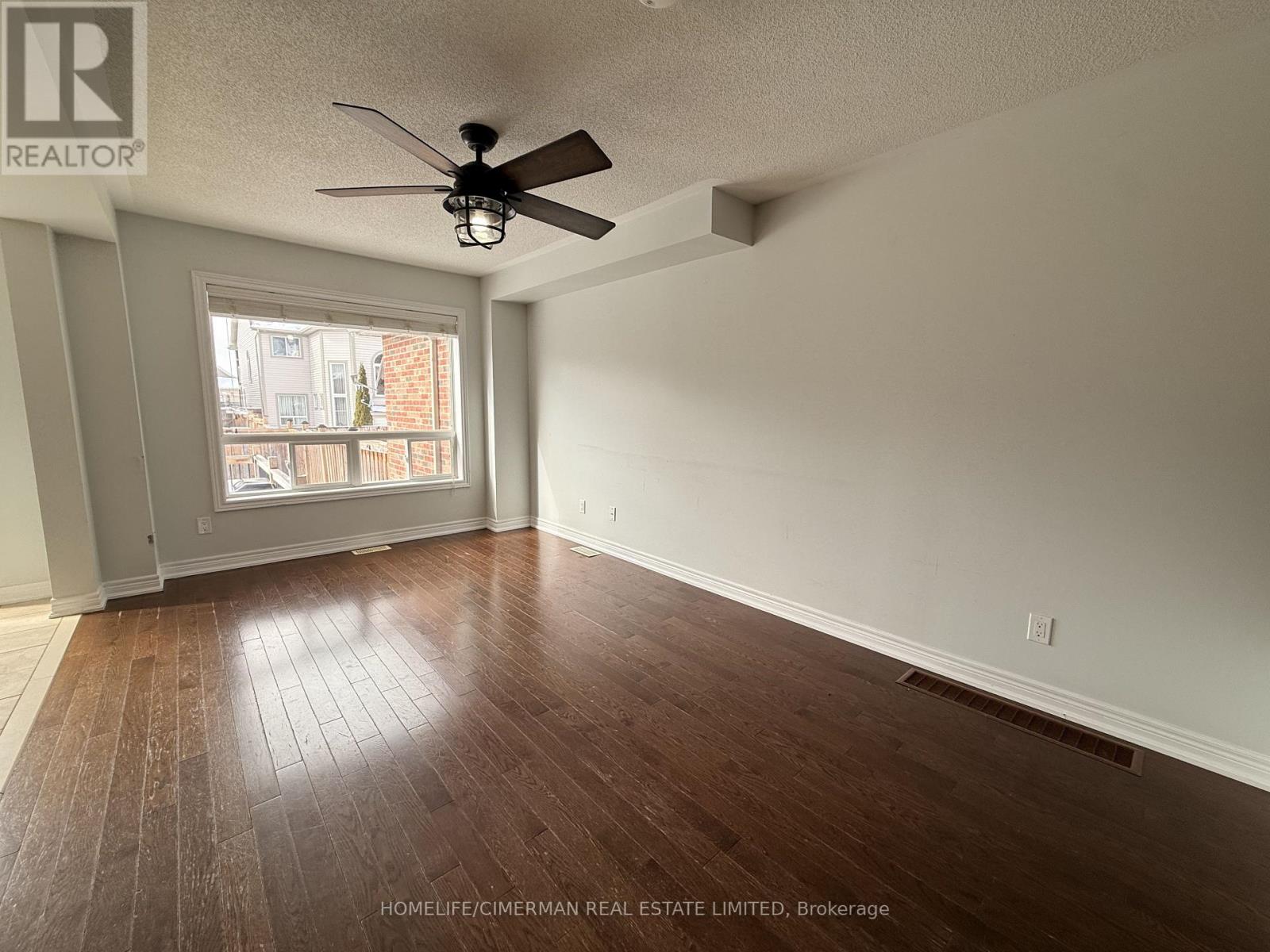 26 Wyndham Circle, Georgina (Sutton & Jackson's Point), Ontario  L0E 1R0 - Photo 3 - N12891958