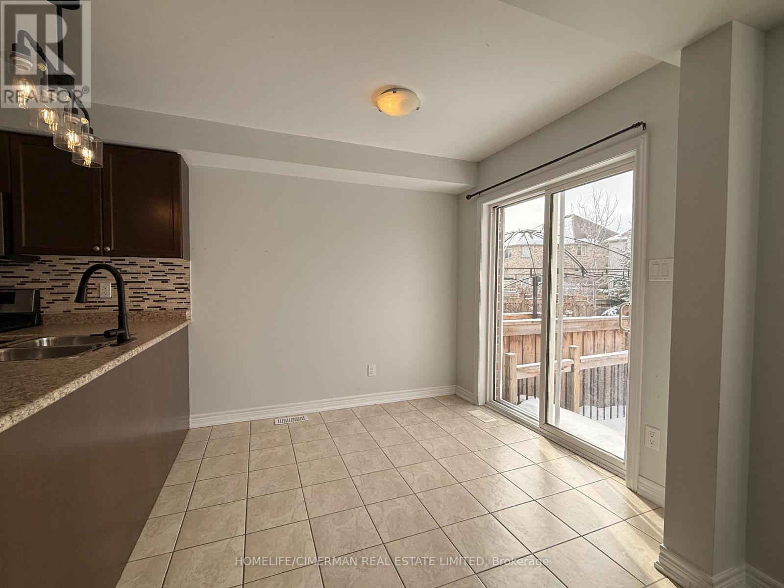 26 Wyndham Circle, Georgina (Sutton & Jackson's Point), Ontario  L0E 1R0 - Photo 6 - N12891958