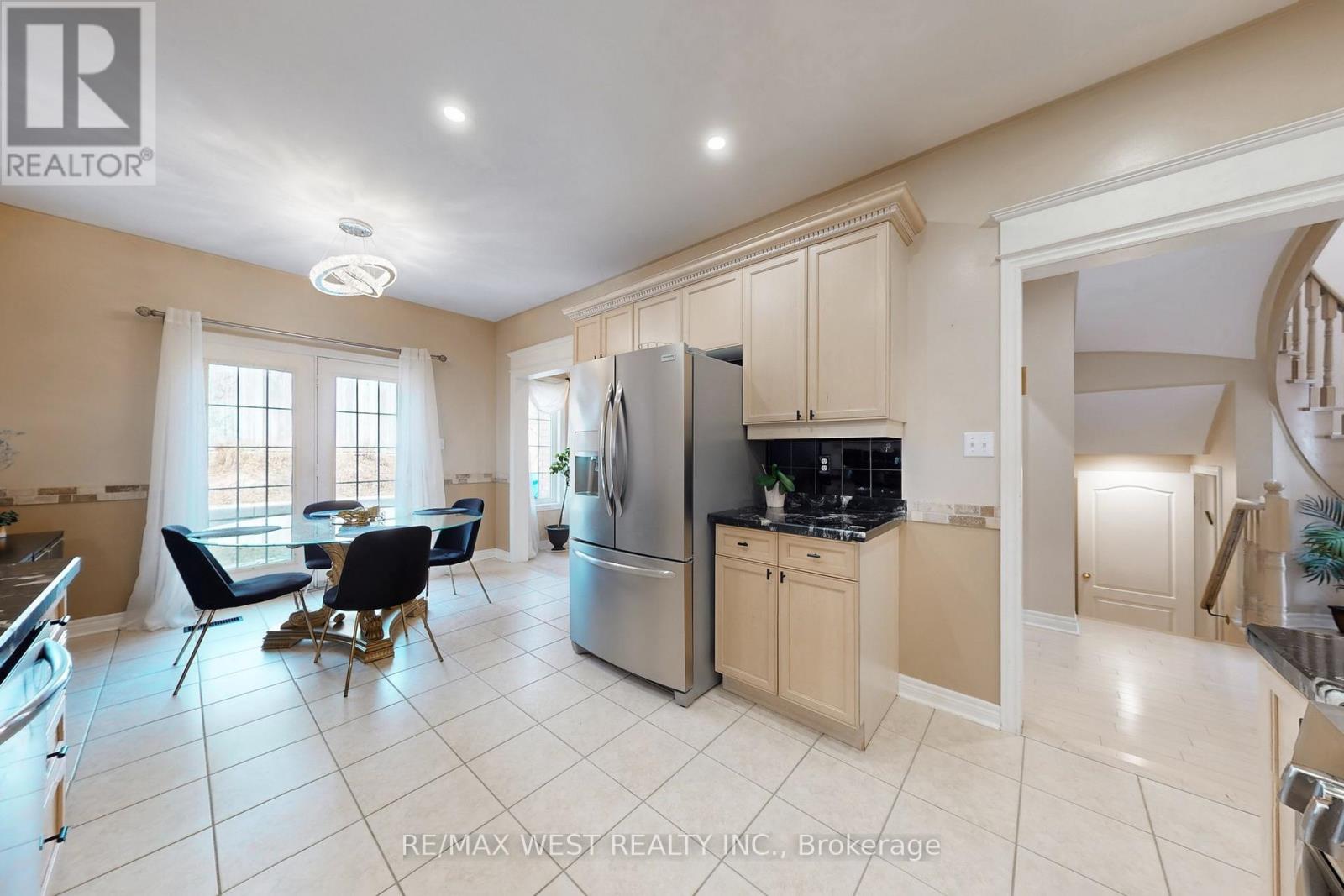 338 Mcbride Crescent, Newmarket (Summerhill Estates), Ontario  L3X 2W3 - Photo 12 - N12891978