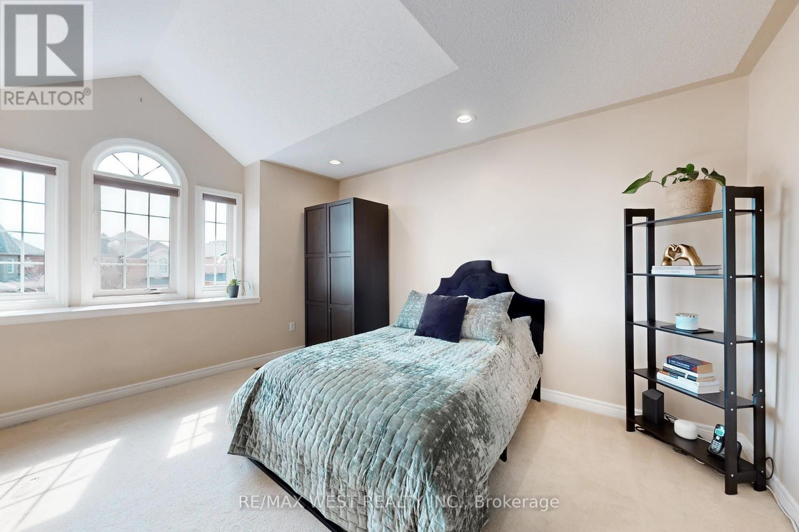 338 Mcbride Crescent, Newmarket (Summerhill Estates), Ontario  L3X 2W3 - Photo 25 - N12891978