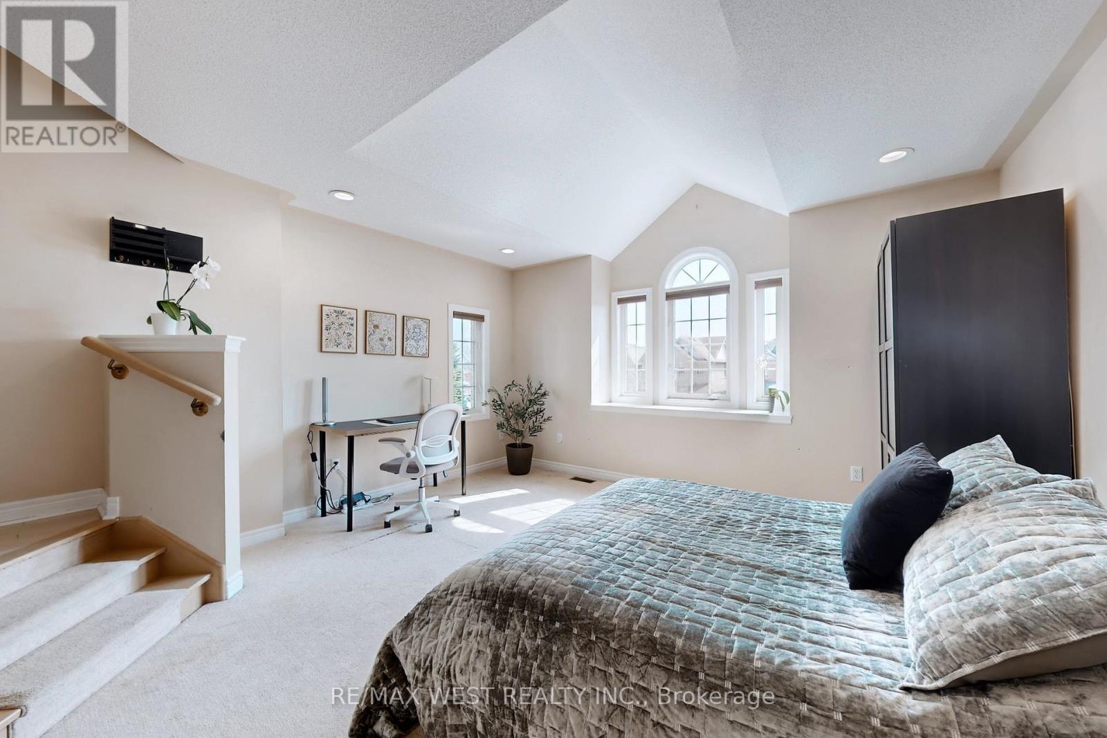 338 Mcbride Crescent, Newmarket (Summerhill Estates), Ontario  L3X 2W3 - Photo 26 - N12891978