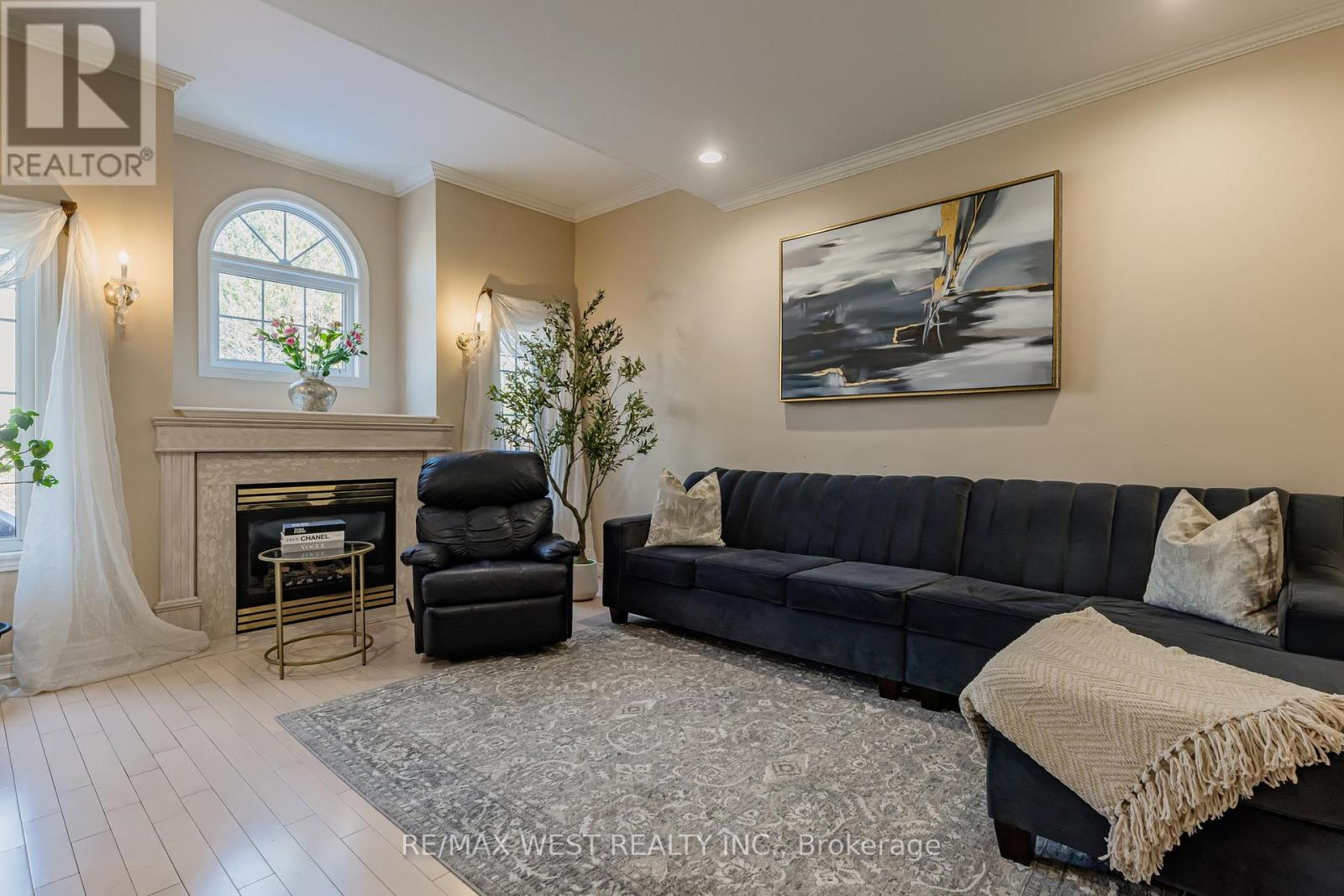 338 Mcbride Crescent, Newmarket (Summerhill Estates), Ontario  L3X 2W3 - Photo 6 - N12891978