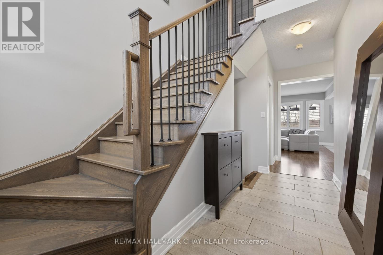 25 Wagner Crescent, Essa (Angus), Ontario  L0M 1B6 - Photo 2 - N12892014