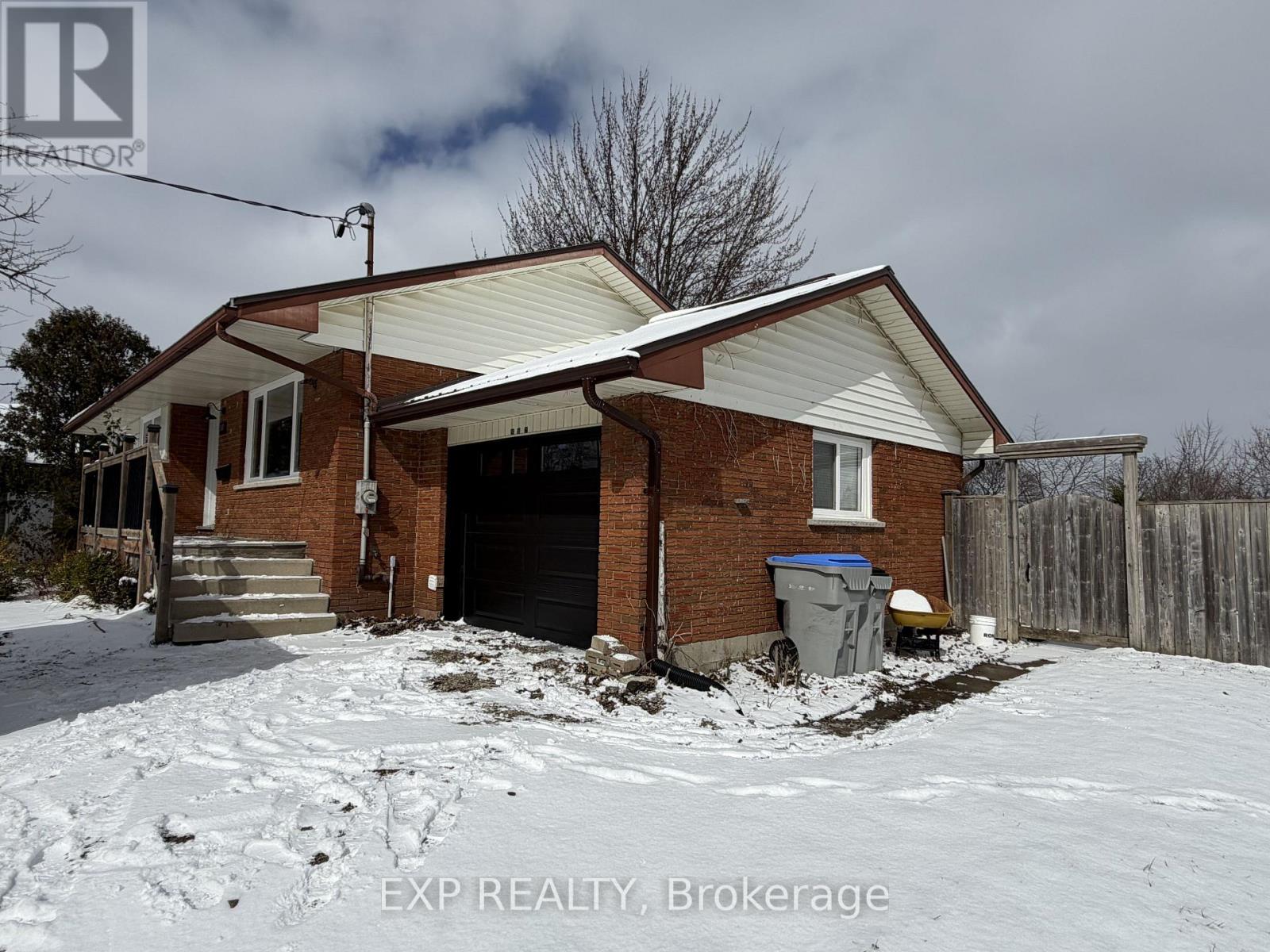 597 Gold Street, Warwick, Ontario  N0M 2S0 - Photo 3 - X12864380
