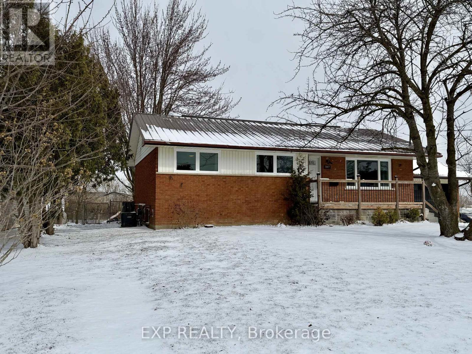 597 Gold Street, Warwick, Ontario  N0M 2S0 - Photo 2 - X12864380