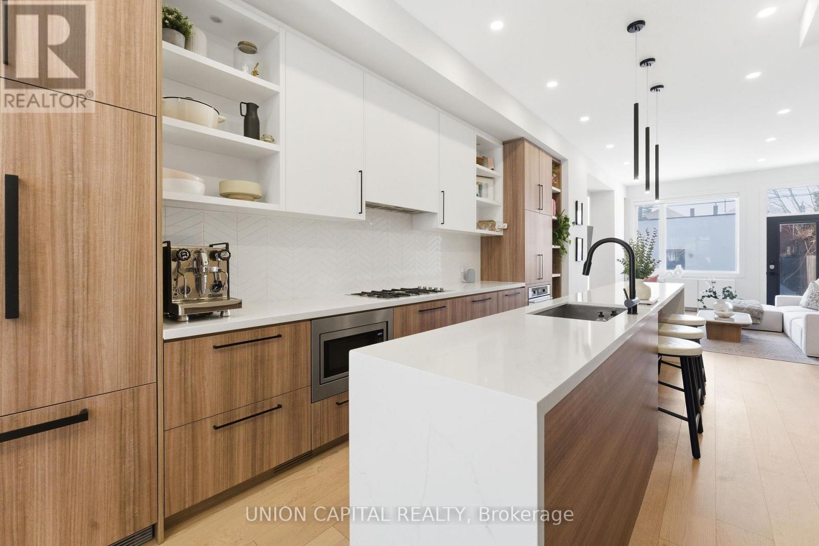 544b Beresford Avenue, Toronto (Runnymede-Bloor West Village), Ontario  M6S 3C3 - Photo 3 - W12891974