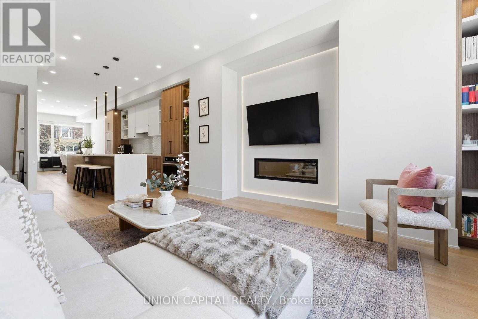 544b Beresford Avenue, Toronto (Runnymede-Bloor West Village), Ontario  M6S 3C3 - Photo 9 - W12891974