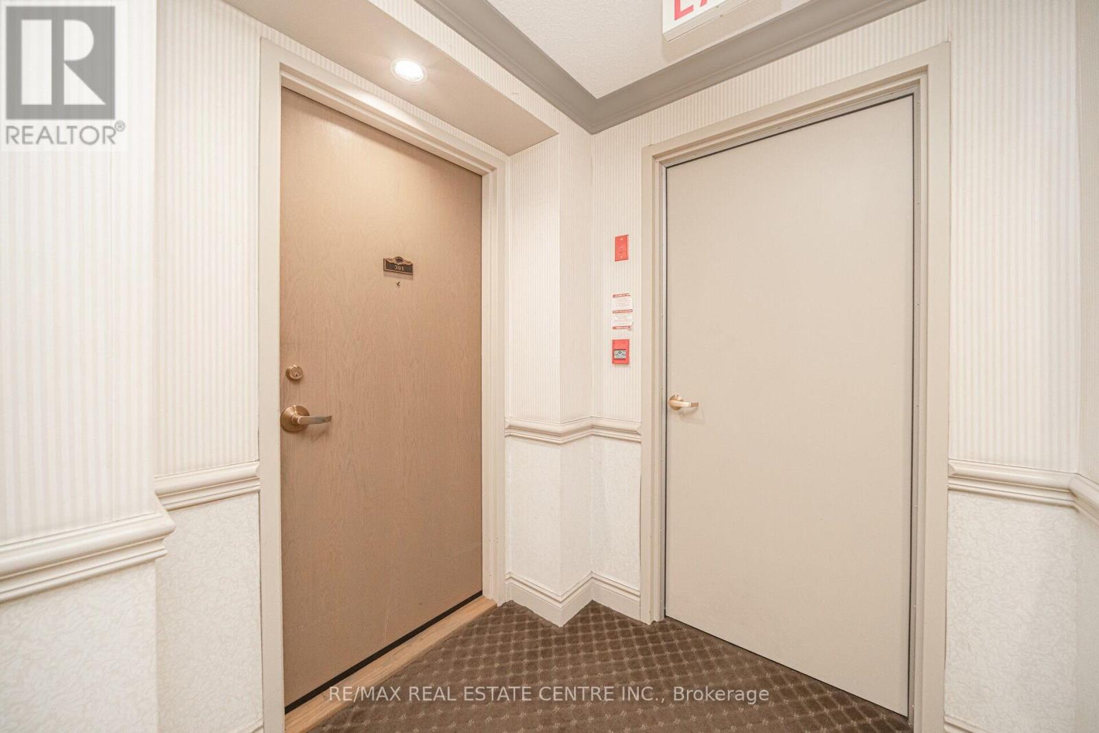 301 - 3 Dayspring Circle, Brampton (Goreway Drive Corridor), Ontario  L6P 1B7 - Photo 10 - W12892006