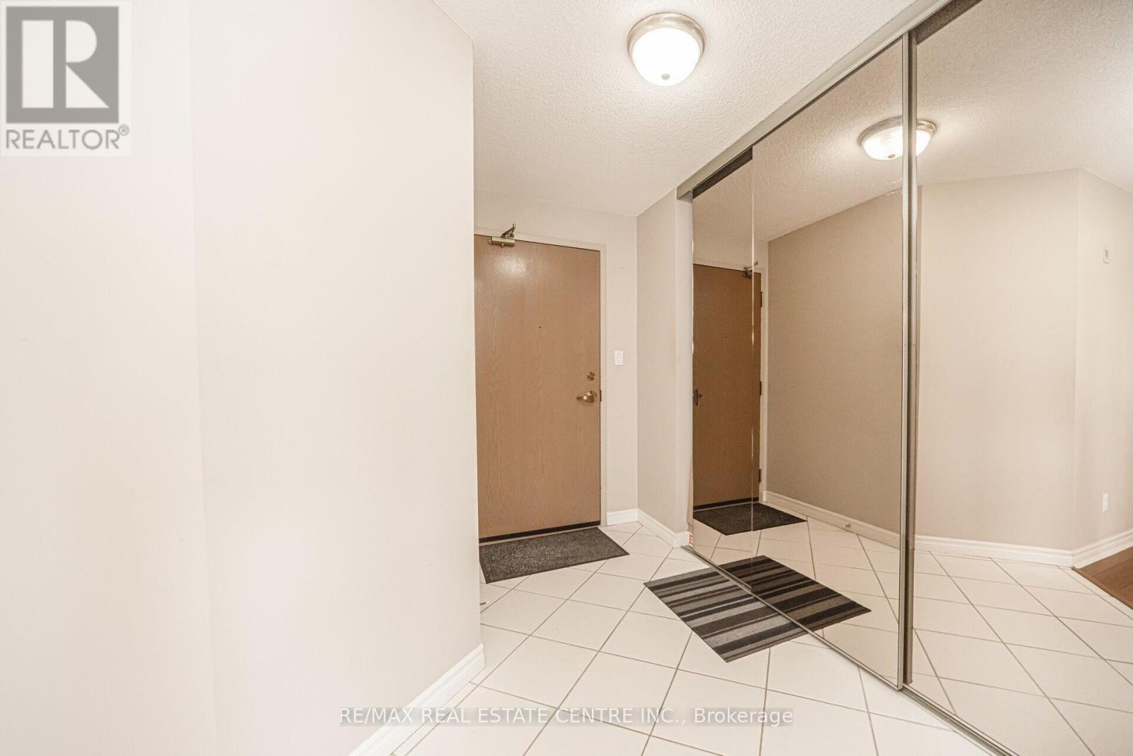 301 - 3 Dayspring Circle, Brampton (Goreway Drive Corridor), Ontario  L6P 1B7 - Photo 11 - W12892006