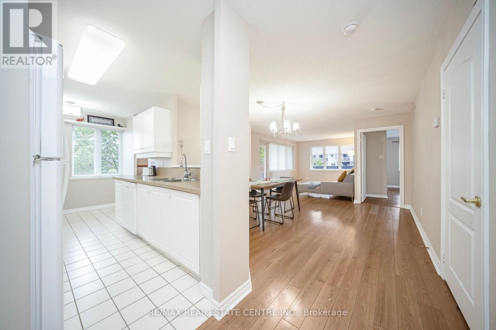 301 - 3 Dayspring Circle, Brampton (Goreway Drive Corridor), Ontario  L6P 1B7 - Photo 16 - W12892006