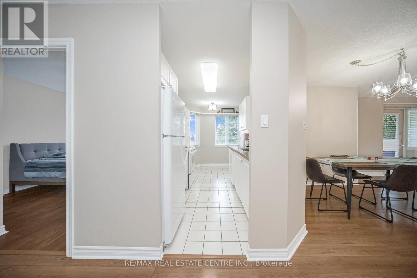 301 - 3 Dayspring Circle, Brampton (Goreway Drive Corridor), Ontario  L6P 1B7 - Photo 17 - W12892006