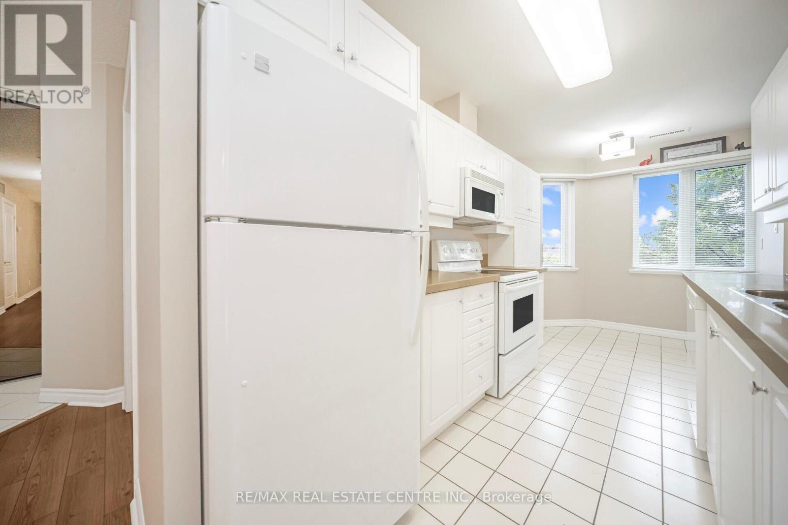 301 - 3 Dayspring Circle, Brampton (Goreway Drive Corridor), Ontario  L6P 1B7 - Photo 18 - W12892006