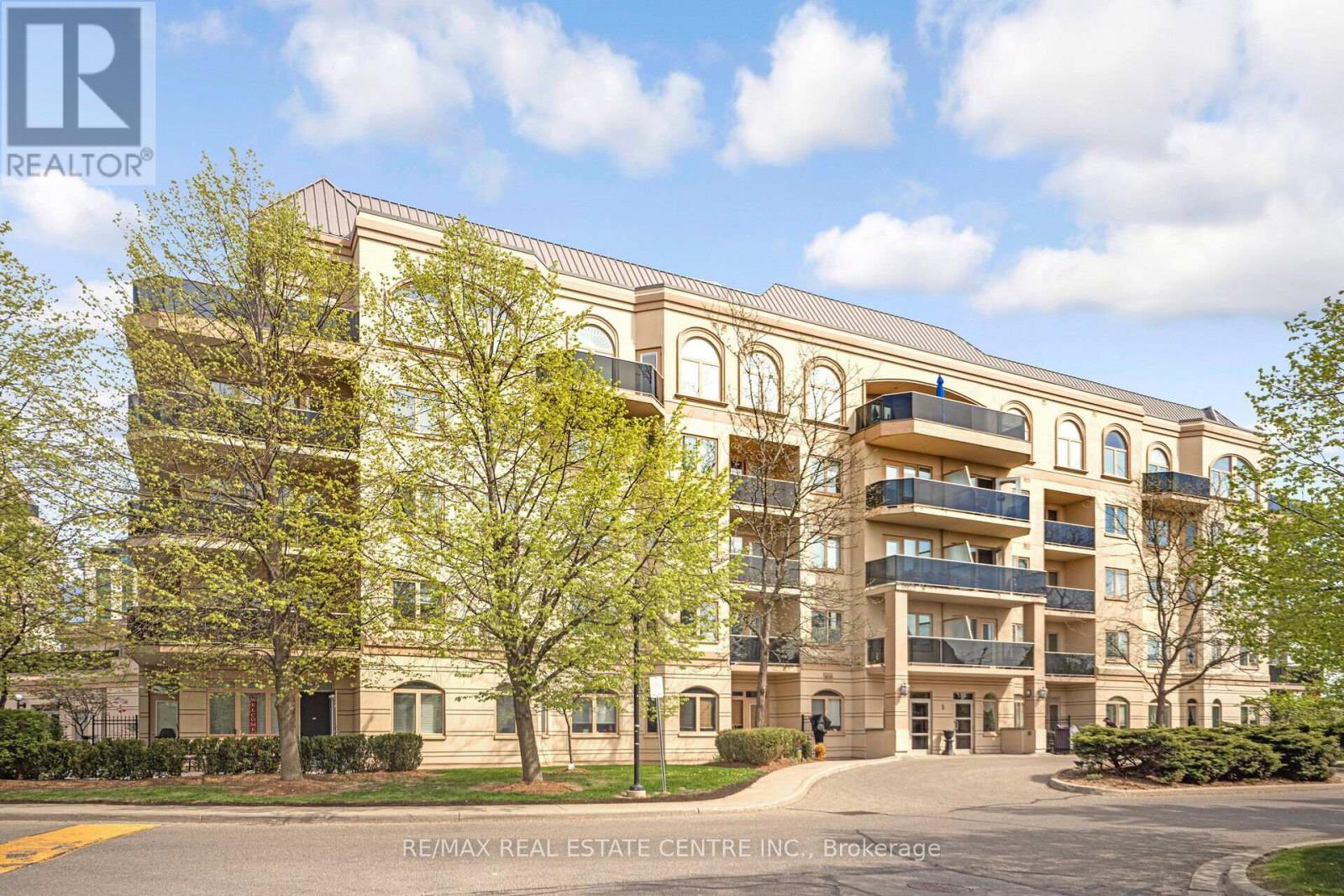 301 - 3 Dayspring Circle, Brampton (Goreway Drive Corridor), Ontario  L6P 1B7 - Photo 2 - W12892006