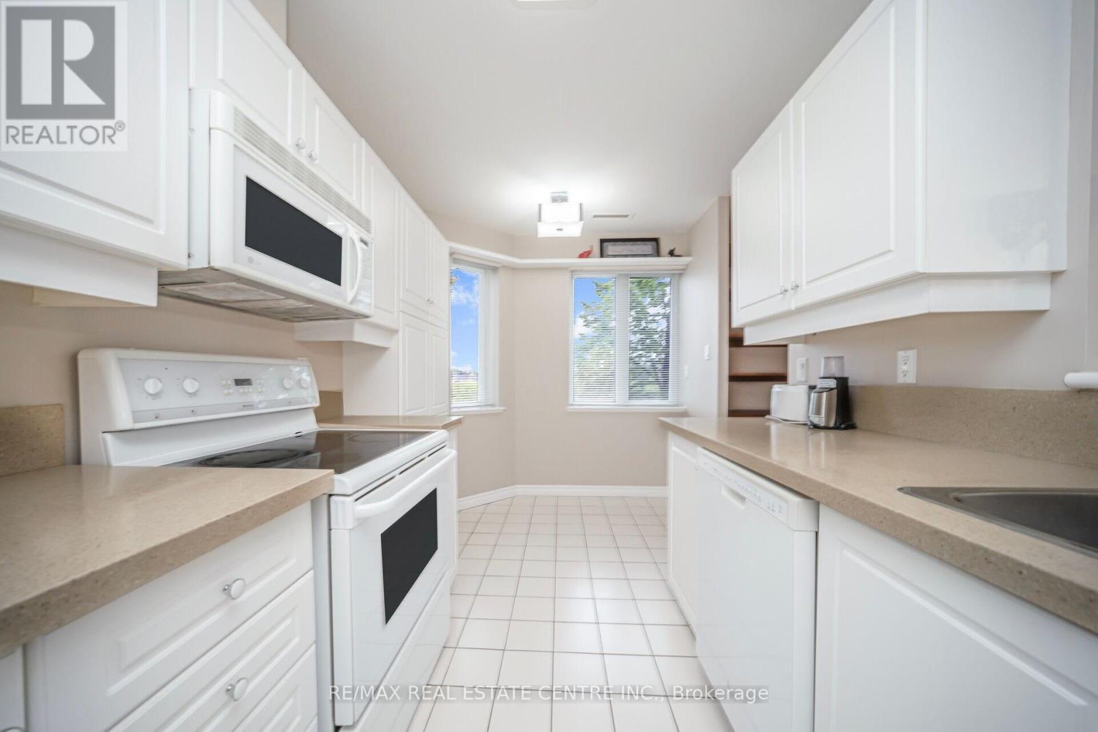 301 - 3 Dayspring Circle, Brampton (Goreway Drive Corridor), Ontario  L6P 1B7 - Photo 20 - W12892006