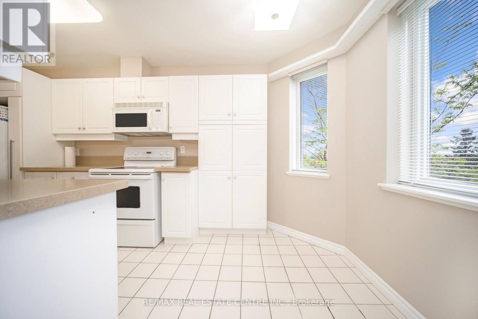 301 - 3 Dayspring Circle, Brampton (Goreway Drive Corridor), Ontario  L6P 1B7 - Photo 22 - W12892006