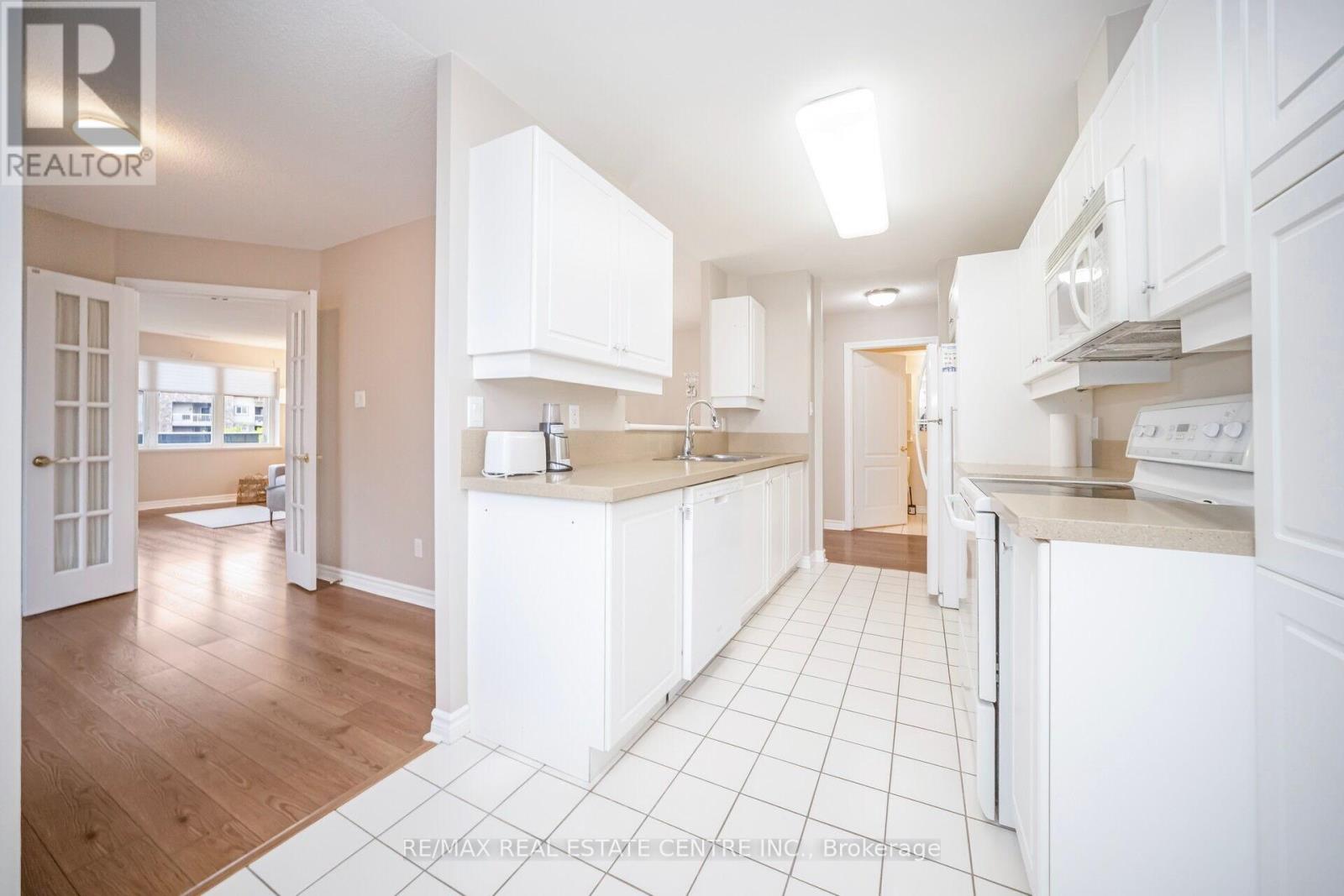 301 - 3 Dayspring Circle, Brampton (Goreway Drive Corridor), Ontario  L6P 1B7 - Photo 23 - W12892006