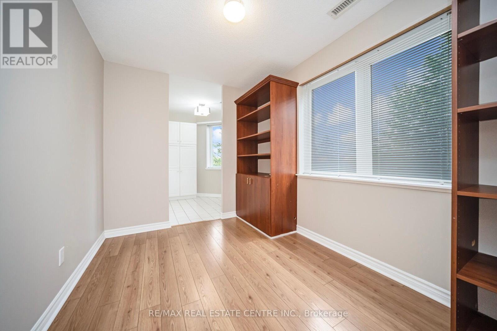 301 - 3 Dayspring Circle, Brampton (Goreway Drive Corridor), Ontario  L6P 1B7 - Photo 25 - W12892006