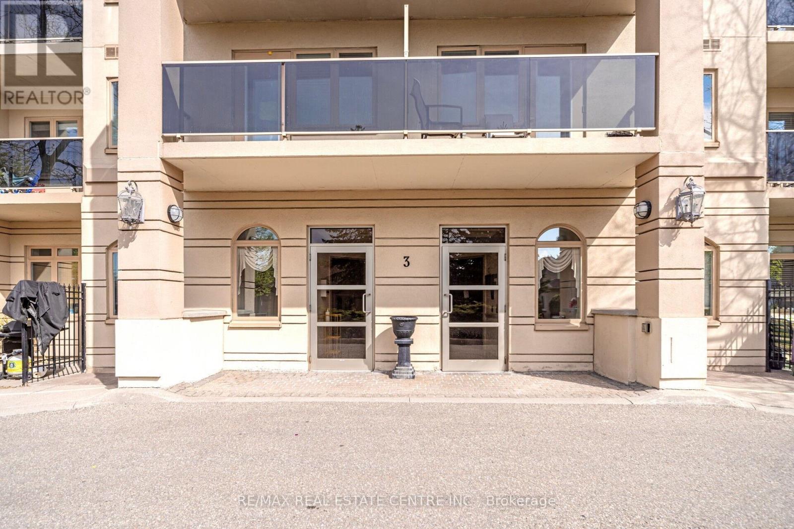 301 - 3 Dayspring Circle, Brampton (Goreway Drive Corridor), Ontario  L6P 1B7 - Photo 3 - W12892006