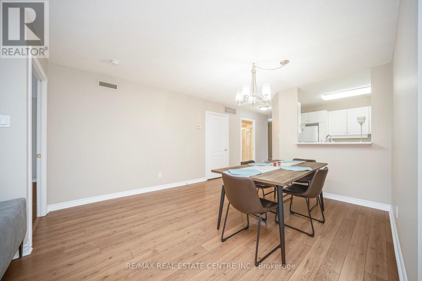 301 - 3 Dayspring Circle, Brampton (Goreway Drive Corridor), Ontario  L6P 1B7 - Photo 32 - W12892006