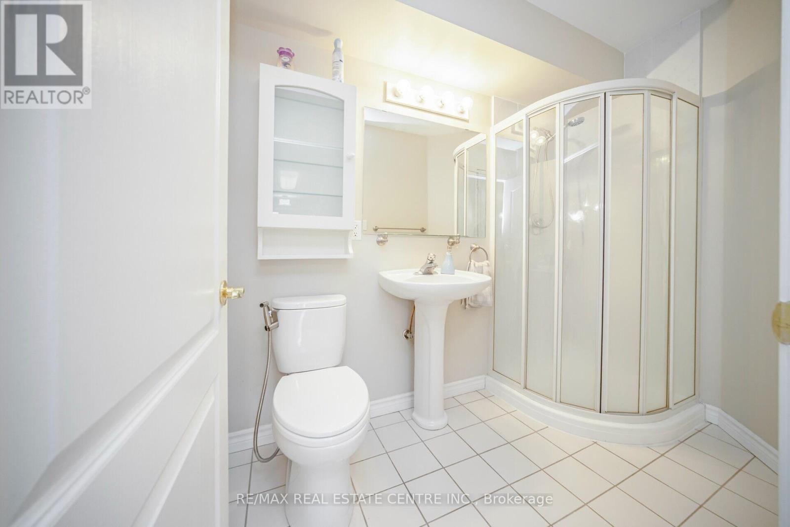 301 - 3 Dayspring Circle, Brampton (Goreway Drive Corridor), Ontario  L6P 1B7 - Photo 35 - W12892006