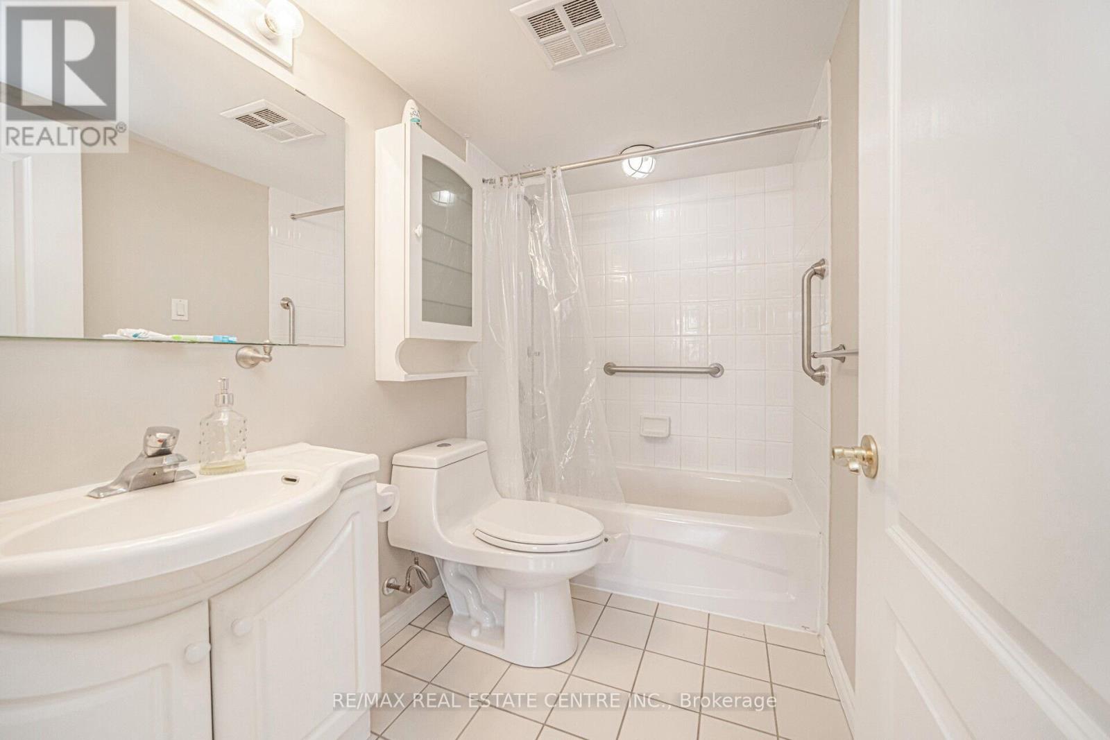 301 - 3 Dayspring Circle, Brampton (Goreway Drive Corridor), Ontario  L6P 1B7 - Photo 40 - W12892006