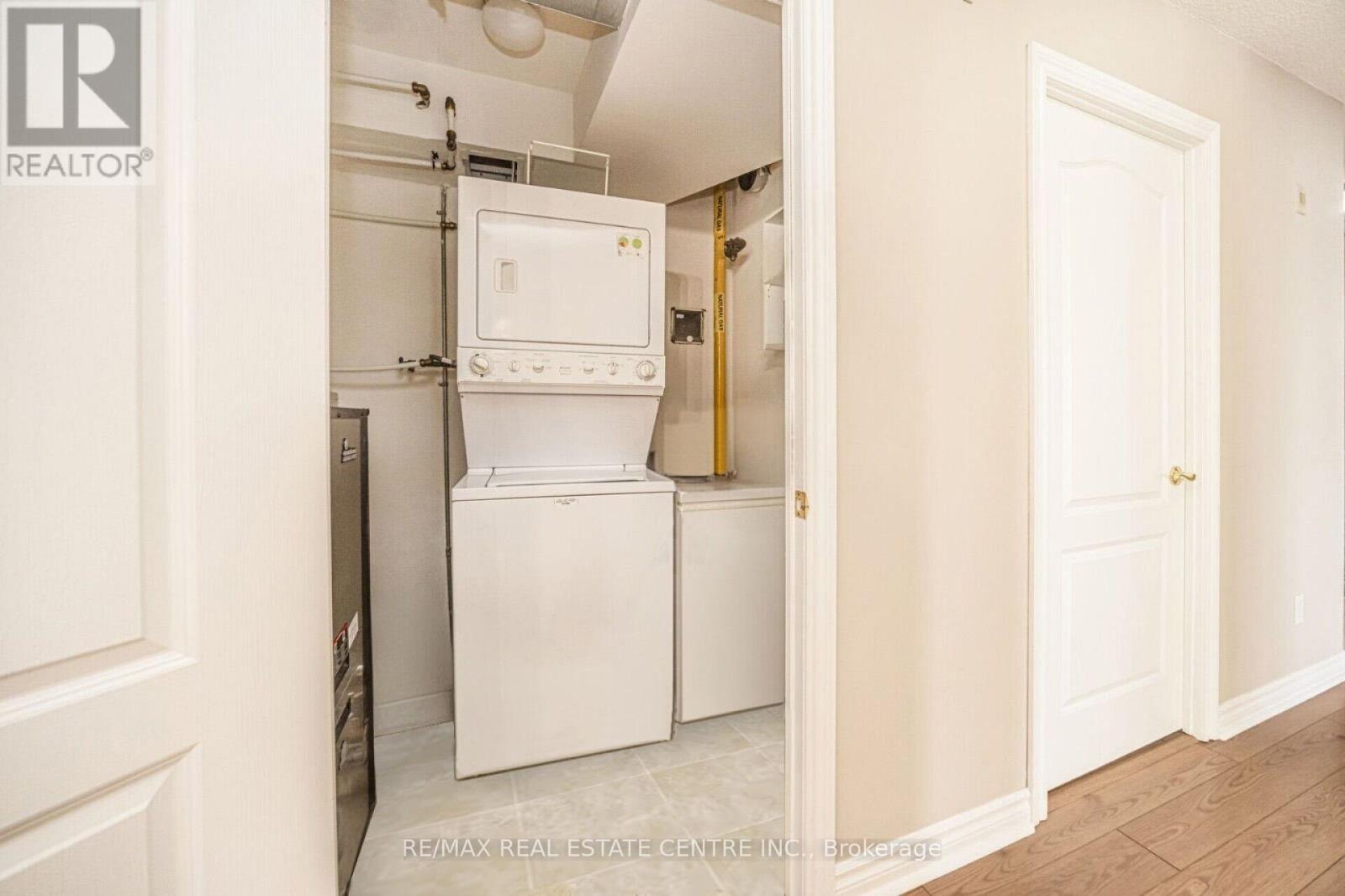 301 - 3 Dayspring Circle, Brampton (Goreway Drive Corridor), Ontario  L6P 1B7 - Photo 42 - W12892006