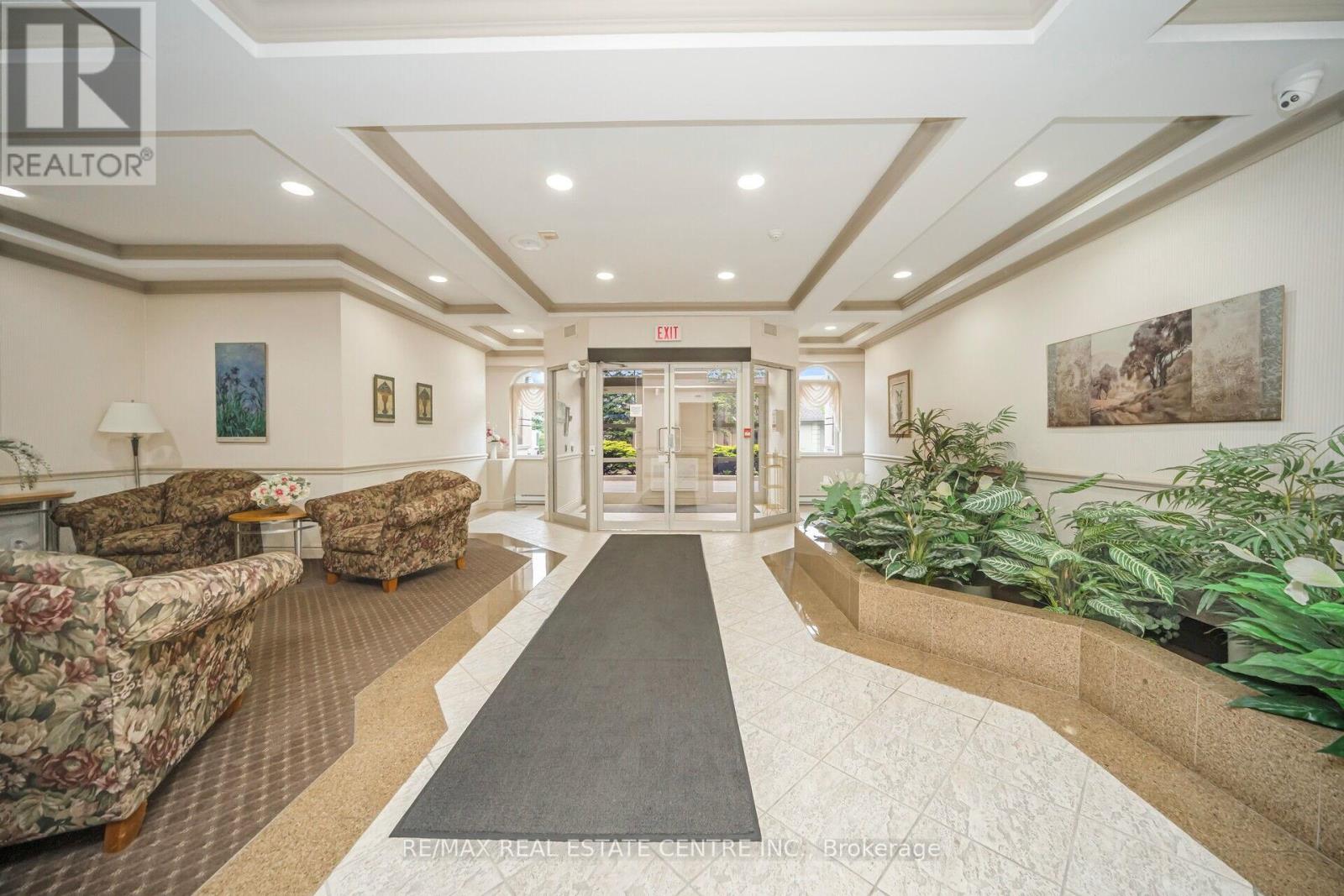 301 - 3 Dayspring Circle, Brampton (Goreway Drive Corridor), Ontario  L6P 1B7 - Photo 6 - W12892006