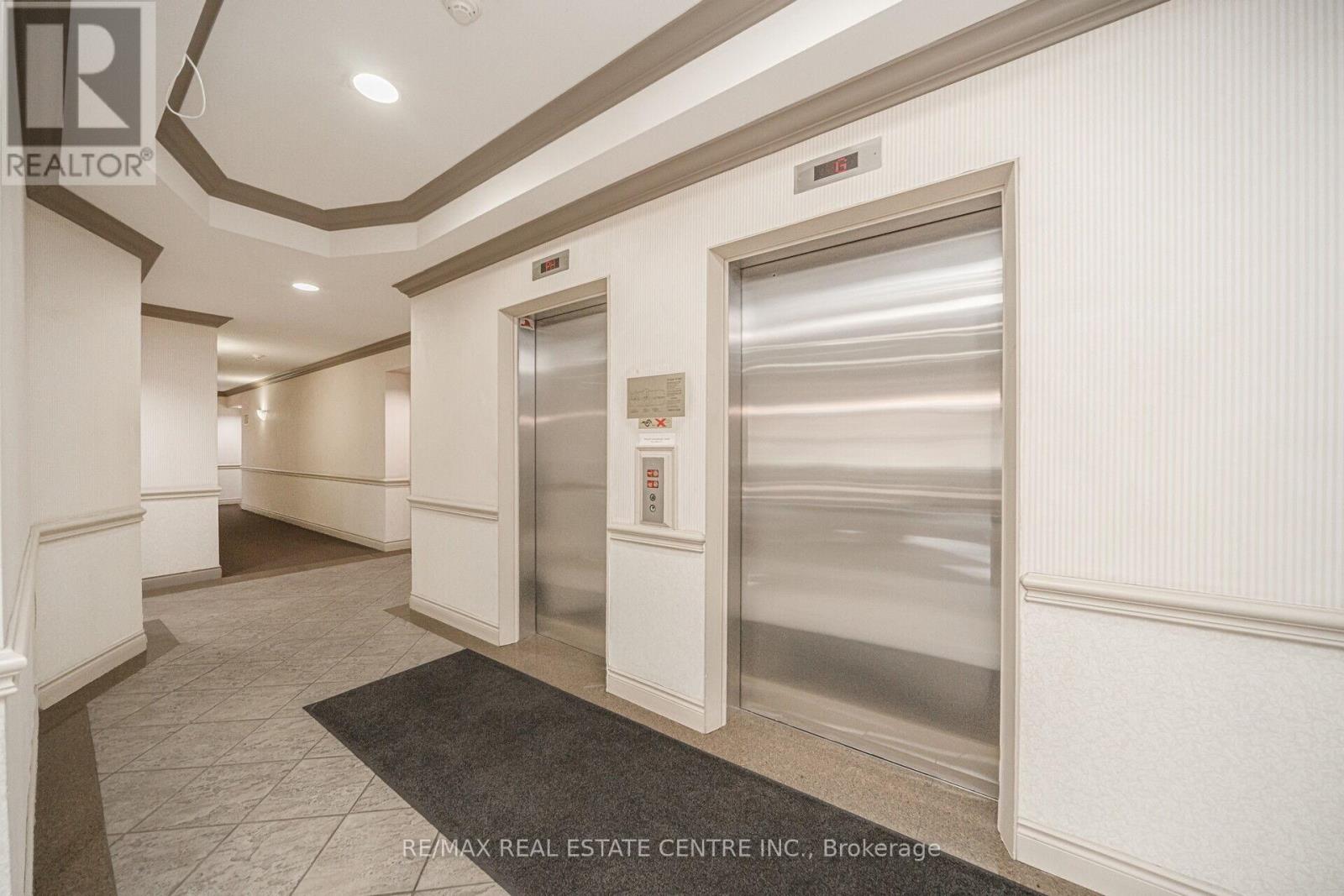 301 - 3 Dayspring Circle, Brampton (Goreway Drive Corridor), Ontario  L6P 1B7 - Photo 8 - W12892006